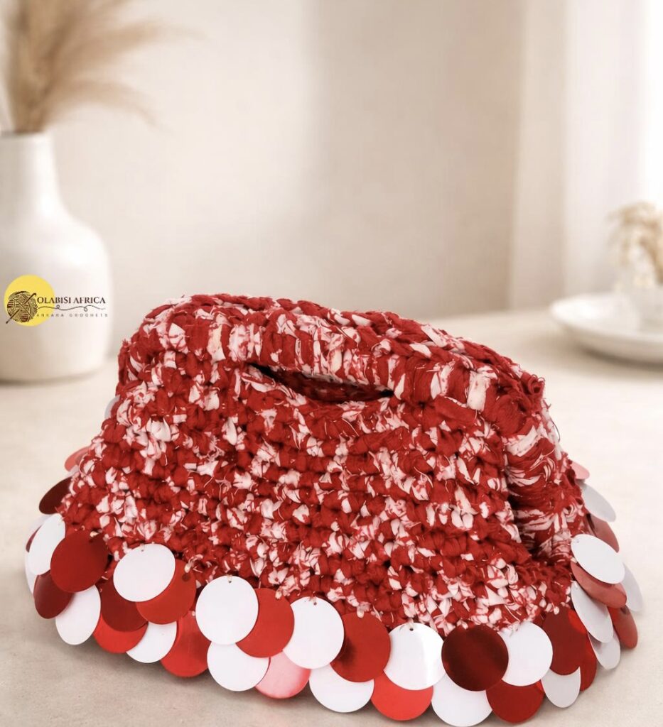 FÀÁRÍ Sequin Clutch